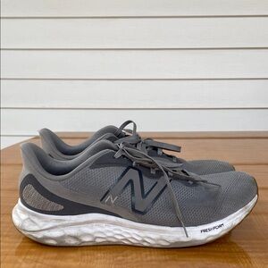 New Balance Men's Fresh Foam Arishi Athletic Gray Sneakers Size 11